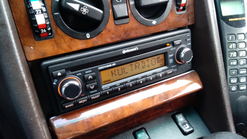 W126_Conti_Radio.jpg